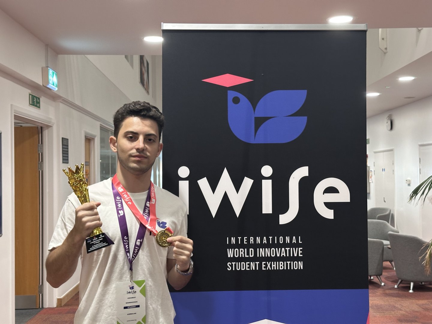 UNEC tələbəsi Böyük Britaniyada keçirilən “International World Innovative Student Exhibition 2026” finalında dünya çempionu olub (FOTO)