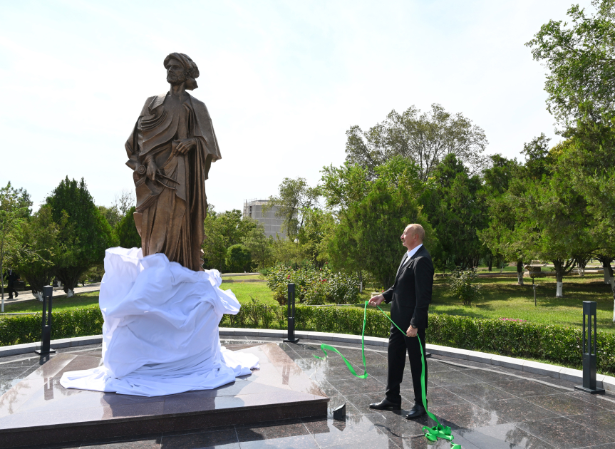 Prezident İlham Əliyev və Birinci xanım Mehriban Əliyeva Naxçıvandakı “Əcəmi seyrangahı” istirahət kompleksində memar Əcəmi Naxçıvaninin abidəsinin açılışında iştirak ediblər (FOTO)
