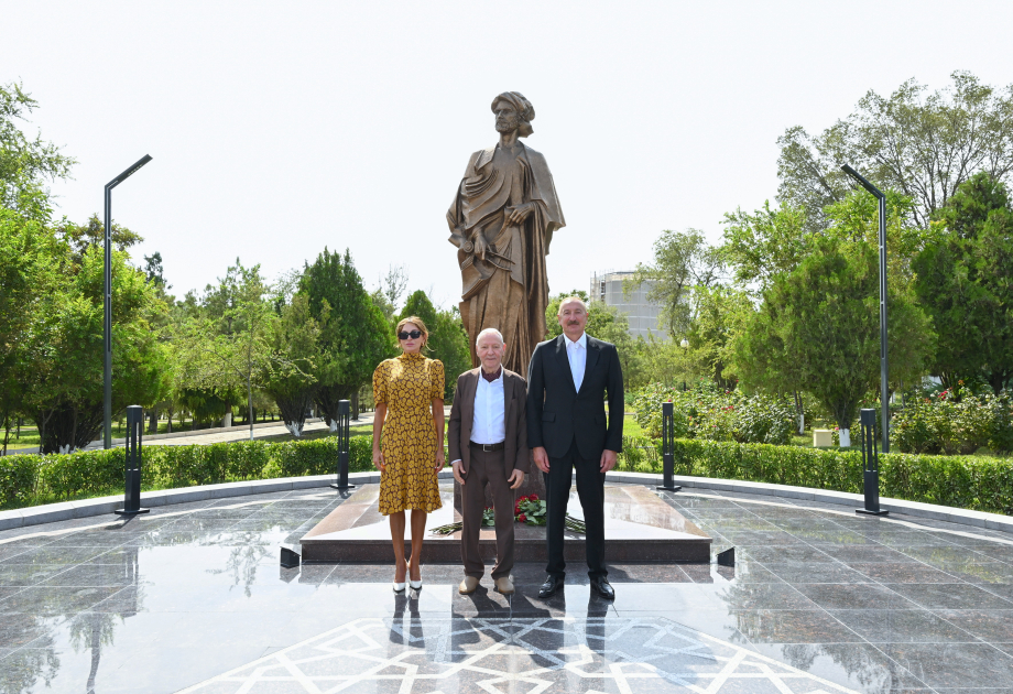 Prezident İlham Əliyev və Birinci xanım Mehriban Əliyeva Naxçıvandakı “Əcəmi seyrangahı” istirahət kompleksində memar Əcəmi Naxçıvaninin abidəsinin açılışında iştirak ediblər (FOTO)