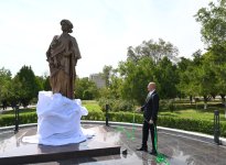 Prezident İlham Əliyev və Birinci xanım Mehriban Əliyeva Naxçıvandakı “Əcəmi seyrangahı” istirahət kompleksində memar Əcəmi Naxçıvaninin abidəsinin açılışında iştirak ediblər (FOTO)