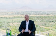 Prezident İlham Əliyev Naxçıvanda Azərbaycan Televiziyasına müsahibə verib