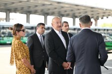 Prezident İlham Əliyev və Birinci xanım Mehriban Əliyeva Naxçıvanda elektrik mühərrikli yeni avtobuslara baxıb, dəmir yolu infrastrukturunda aparılan yenidənqurma işləri ilə tanış olublar (FOTO/VİDEO)