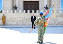 Prezident İlham Əliyev və Birinci xanım Mehriban Əliyeva Əlahiddə Ümumqoşun Orduda yeni yaradılan komando hərbi hissələrinə Döyüş bayraqlarının verilməsi mərasimində iştirak ediblər (FOTO)