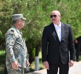 Prezident İlham Əliyev və Birinci xanım Mehriban Əliyeva Əlahiddə Ümumqoşun Orduda yeni yaradılan komando hərbi hissələrinə Döyüş bayraqlarının verilməsi mərasimində iştirak ediblər (FOTO)