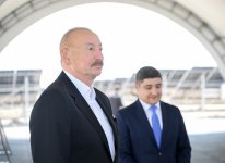Prezident İlham Əliyev və Birinci xanım Mehriban Əliyeva Naxçıvan şəhərində “Şəms 1” və “Qərbi Üfüq” Günəş Elektrik stansiyalarında görülən işlərlə tanış olublar (FOTO/VİDEO)