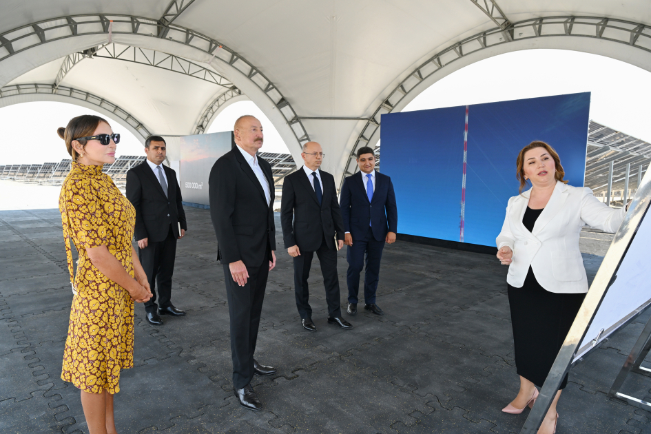 Prezident İlham Əliyev və Birinci xanım Mehriban Əliyeva Naxçıvan şəhərində “Şəms 1” və “Qərbi Üfüq” Günəş Elektrik stansiyalarında görülən işlərlə tanış olublar (FOTO/VİDEO)