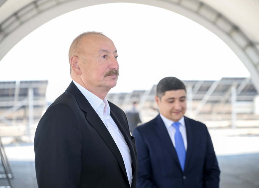 Prezident İlham Əliyev və Birinci xanım Mehriban Əliyeva Naxçıvan şəhərində “Şəms 1” və “Qərbi Üfüq” Günəş Elektrik stansiyalarında görülən işlərlə tanış olublar (FOTO/VİDEO)