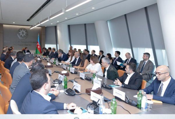 Azərbaycanda maliyyə texnologiyalarının inkişafı müzakirə edilib