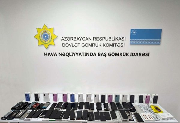 Gömrükdə bəyan edilməyən 17 mobil telefon və 190 ekran aşkarlanıb