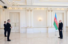 Prezident İlham Əliyev Almaniyanın Azərbaycanda yeni təyin olunmuş səfirinin etimadnaməsini qəbul edib (FOTO)