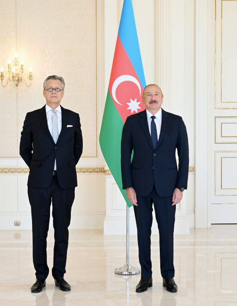 Prezident İlham Əliyev Almaniyanın Azərbaycanda yeni təyin olunmuş səfirinin etimadnaməsini qəbul edib (FOTO)