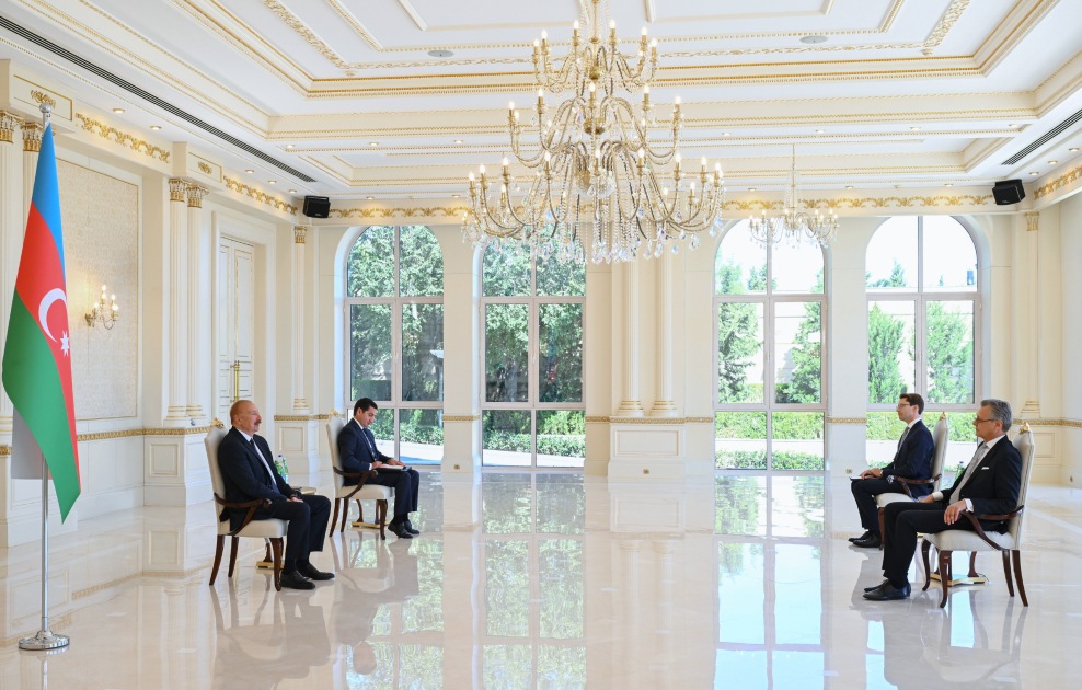 Prezident İlham Əliyev Almaniyanın Azərbaycanda yeni təyin olunmuş səfirinin etimadnaməsini qəbul edib (FOTO)