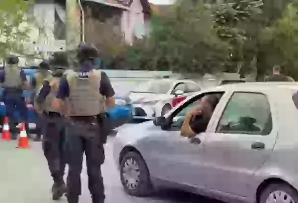 İstanbulda silahlı şəxs evində barrikada quraraq ətrafa atəş açıb