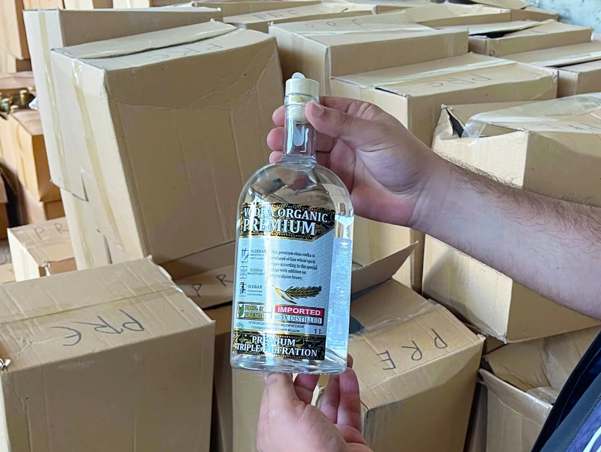Naxçıvanda saxta alkoqollu içkilər tapılıb (FOTO)