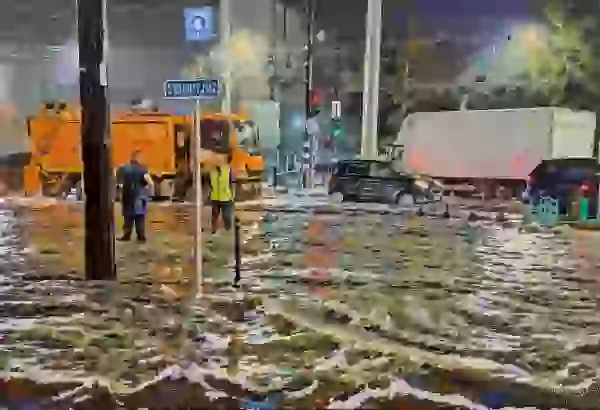Tbilisidə leysan yağışlar fəsadlara yol açıb (VİDEO)