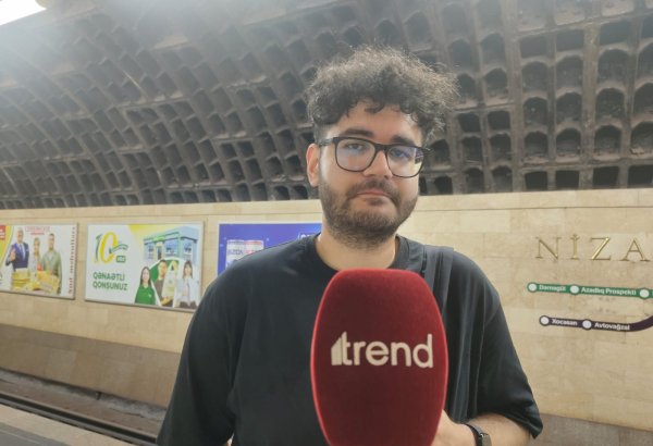 Metro əməkdaşları və könüllülər hər yerdə kömək edirlər – sərnişin