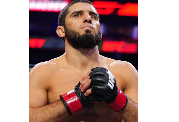 Rusiyalı döyüşçü İslam Maxaçev UFC-də çempion titulunu qoruyub