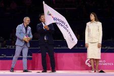 Bədii gimnastika üzrə Dünya Çempionatının bayrağı Azərbaycana təqdim olunub (FOTO)