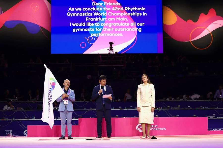 Bədii gimnastika üzrə Dünya Çempionatının bayrağı Azərbaycana təqdim olunub (FOTO)