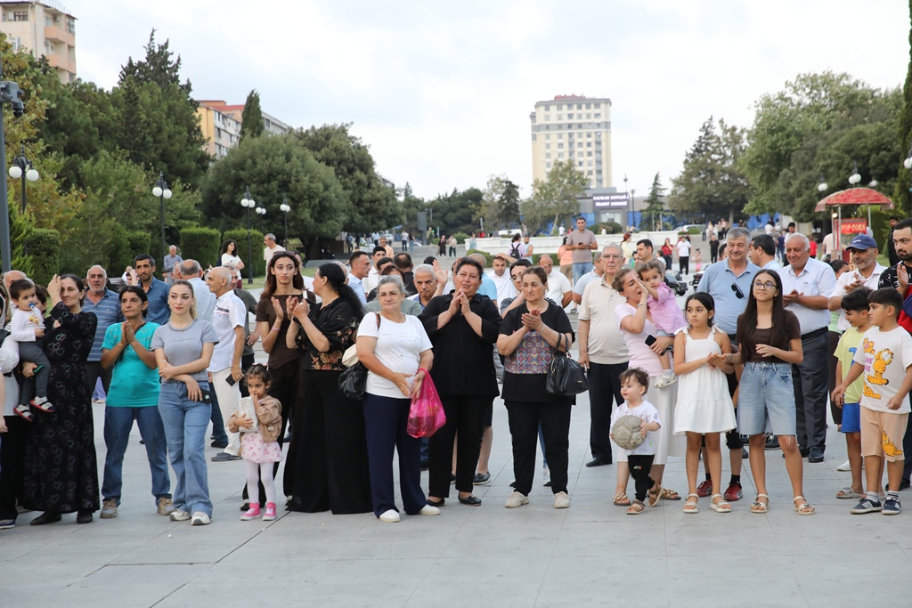 Bakıda axşam konsertləri davam edir (FOTO)