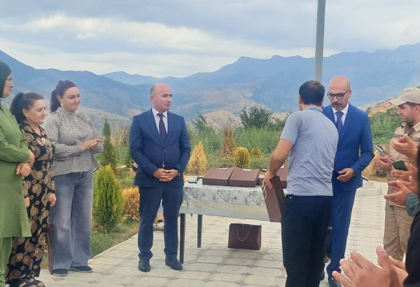 Köç karvanı Şuşanın Kiçik Qaladərəsi kəndinə çatıb (YENİLƏNİB) (FOTO)
