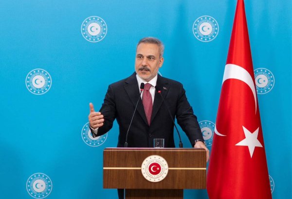 Hakan Fidan və Əraqçi telefon danışığında Hörmüz boğazının açılmasını müzakirə ediblər