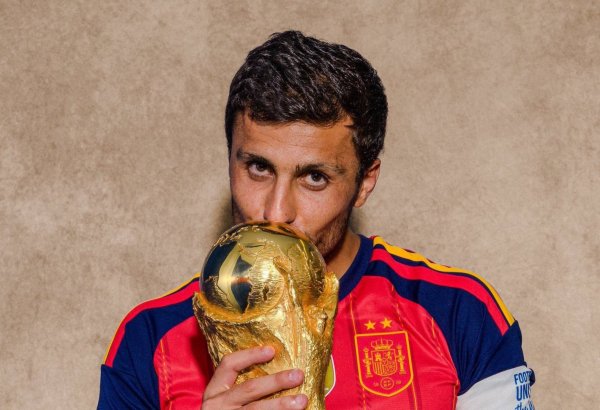 Rodri transferini tamamlamaq üçün Barselonaya gəlib