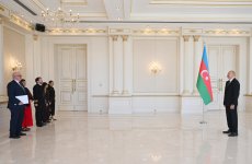 Prezident İlham Əliyev Böyük Britaniyanın Azərbaycanda yeni təyin olunmuş səfirinin etimadnaməsini qəbul edib (FOTO)