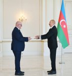 Prezident İlham Əliyev Böyük Britaniyanın Azərbaycanda yeni təyin olunmuş səfirinin etimadnaməsini qəbul edib (FOTO)