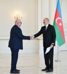 Prezident İlham Əliyev Böyük Britaniyanın Azərbaycanda yeni təyin olunmuş səfirinin etimadnaməsini qəbul edib (FOTO)