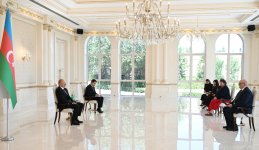 Prezident İlham Əliyev Böyük Britaniyanın Azərbaycanda yeni təyin olunmuş səfirinin etimadnaməsini qəbul edib (FOTO)