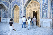Üç mədrəsə – bir tarix: azərbaycanlı jurnalistlər Registanı ziyarət ediblər (FOTO/VİDEO)