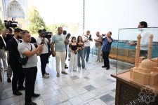 Səmərqənddə azərbaycanlı jurnalistlər Teymurilər sülaləsinin tarixi ilə tanış olublar (FOTO)