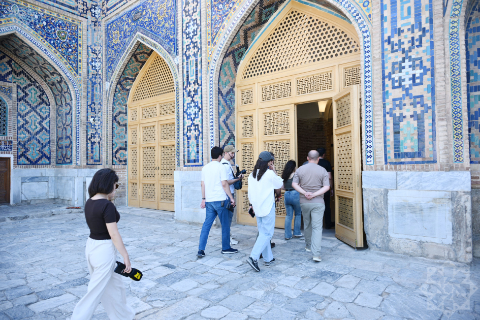 Üç mədrəsə – bir tarix: azərbaycanlı jurnalistlər Registanı ziyarət ediblər (FOTO/VİDEO)