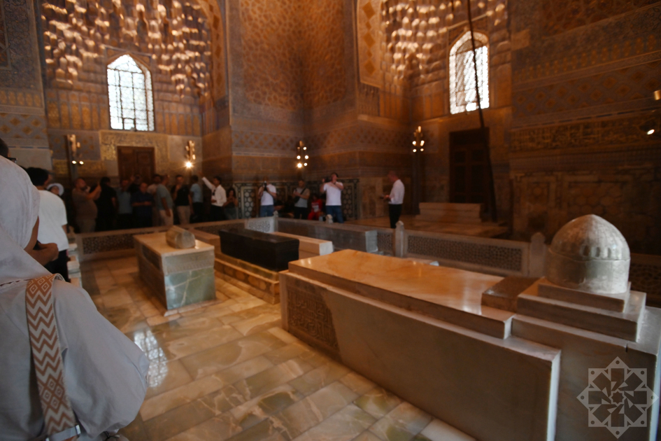 Üç mədrəsə – bir tarix: azərbaycanlı jurnalistlər Registanı ziyarət ediblər (FOTO/VİDEO)