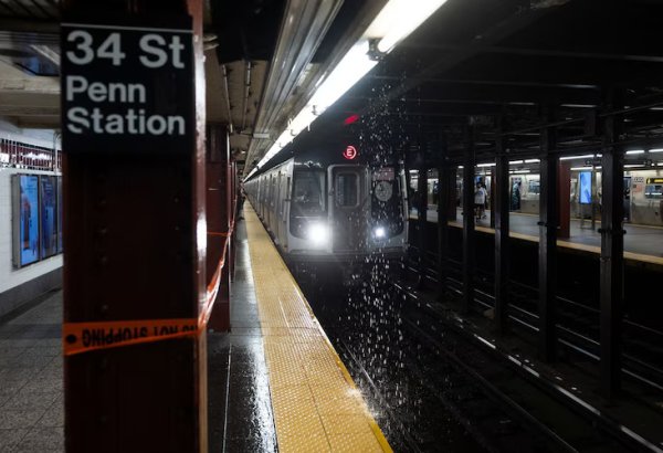 Nyu-Yorkda metro stansiyası güclü yağış səbəbindən su altında qalıb