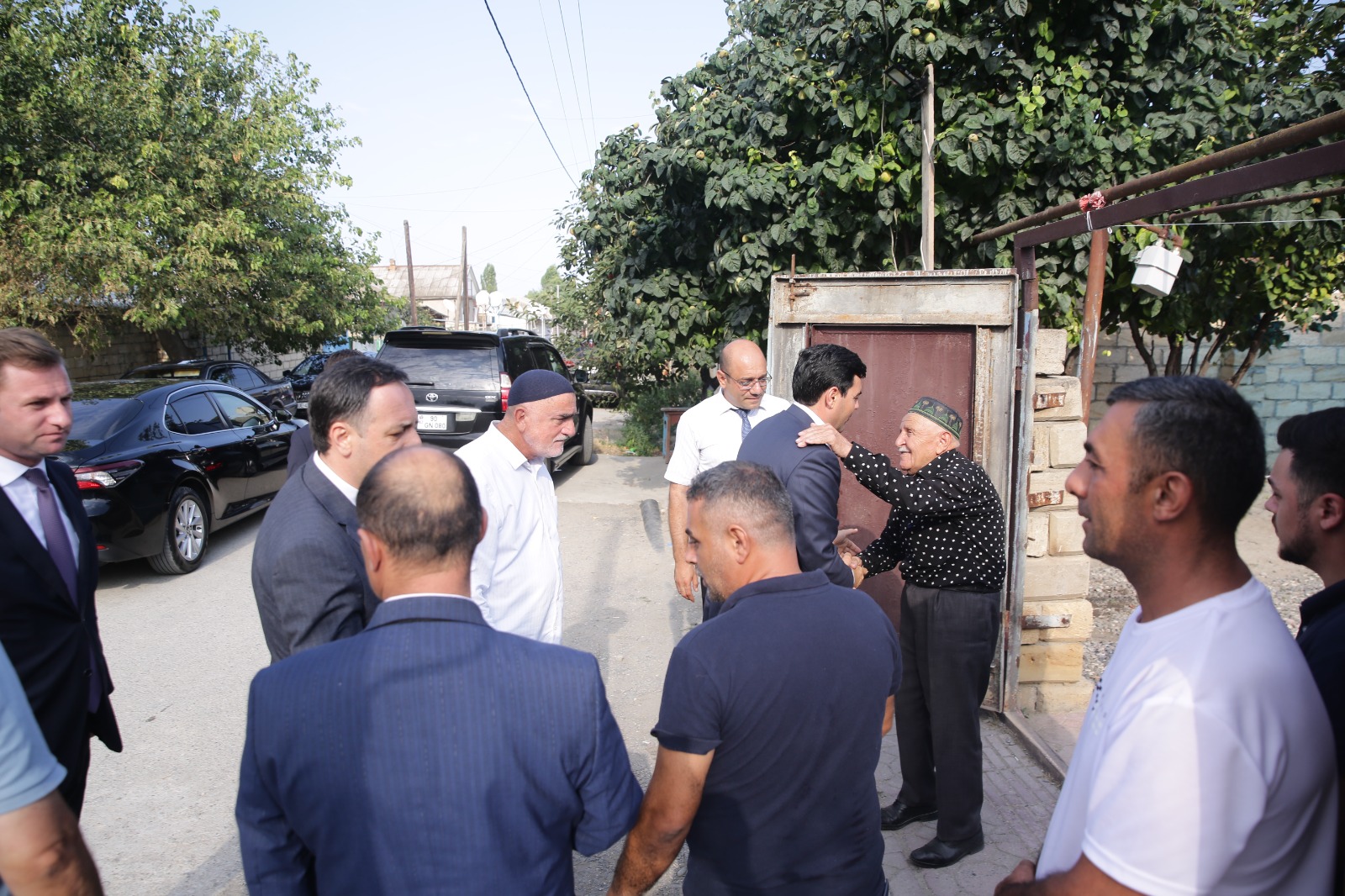 Elnur Rzayev şəhid anasının yas mərasimində iştirak edib (FOTO)