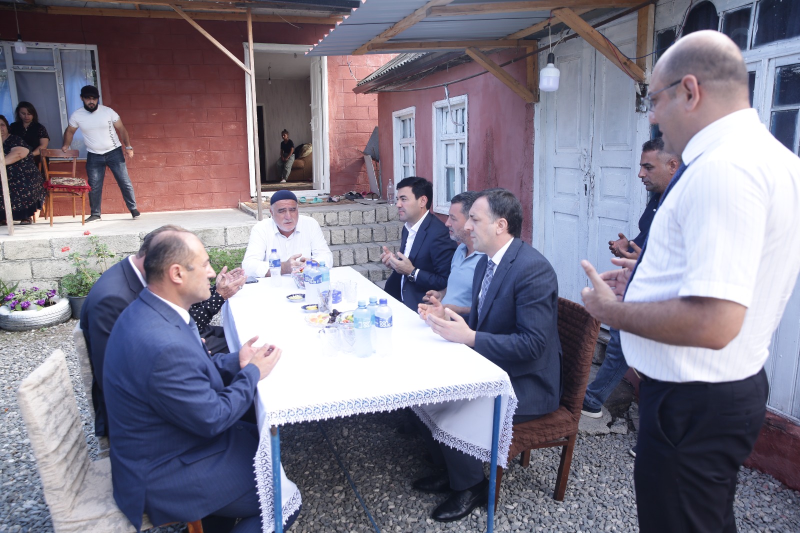 Elnur Rzayev şəhid anasının yas mərasimində iştirak edib (FOTO)