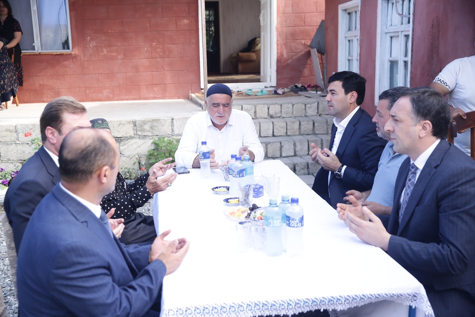 Elnur Rzayev şəhid anasının yas mərasimində iştirak edib (FOTO)