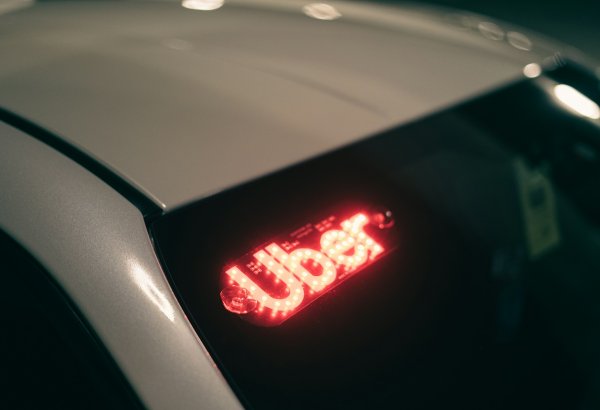 Niderlandda "Uber" sürücülərin hesablarını avtomatik deaktiv etdiyinə görə 825 milyon avro cərimələnib