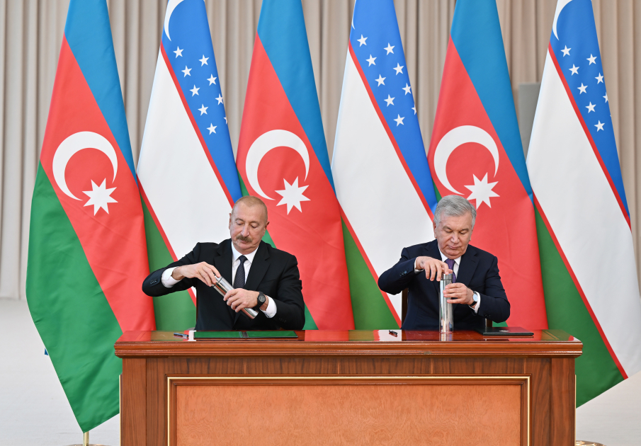 Prezident İlham Əliyev və Prezident Şavkat Mirziyoyev Yeni Daşkənd şəhərində "Azərbaycan" parkının təməlini qoyublar (FOTO)