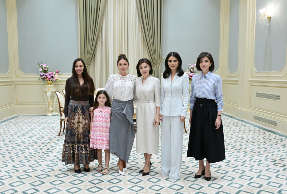 Daşkənddə Azərbaycanın və Özbəkistanın birinci xanımlarının çay masası əsnasında təkbətək görüşü olub (FOTO)