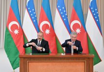 Prezident İlham Əliyev və Prezident Şavkat Mirziyoyev Yeni Daşkənd şəhərində "Azərbaycan" parkının təməlini qoyublar (FOTO)