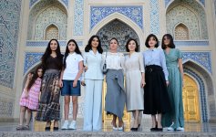 Birinci xanım Mehriban Əliyeva və Leyla Əliyeva Daşkənddə İslam Sivilizasiyası Mərkəzi ilə tanış olublar (FOTO)