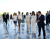 Birinci xanım Mehriban Əliyeva və Leyla Əliyeva Daşkənddə İslam Sivilizasiyası Mərkəzi ilə tanış olublar (FOTO)