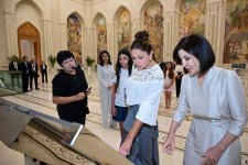 Birinci xanım Mehriban Əliyeva və Leyla Əliyeva Daşkənddə İslam Sivilizasiyası Mərkəzi ilə tanış olublar (FOTO)