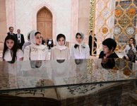 Birinci xanım Mehriban Əliyeva və Leyla Əliyeva Daşkənddə İslam Sivilizasiyası Mərkəzi ilə tanış olublar (FOTO)