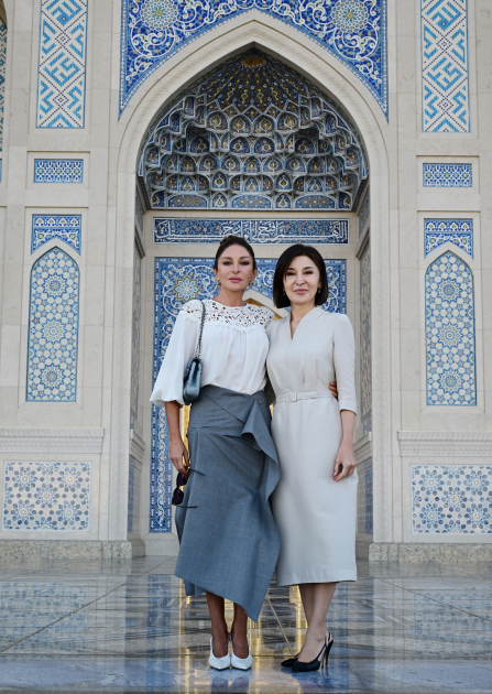 Birinci xanım Mehriban Əliyeva və Leyla Əliyeva Daşkənddə İslam Sivilizasiyası Mərkəzi ilə tanış olublar (FOTO)