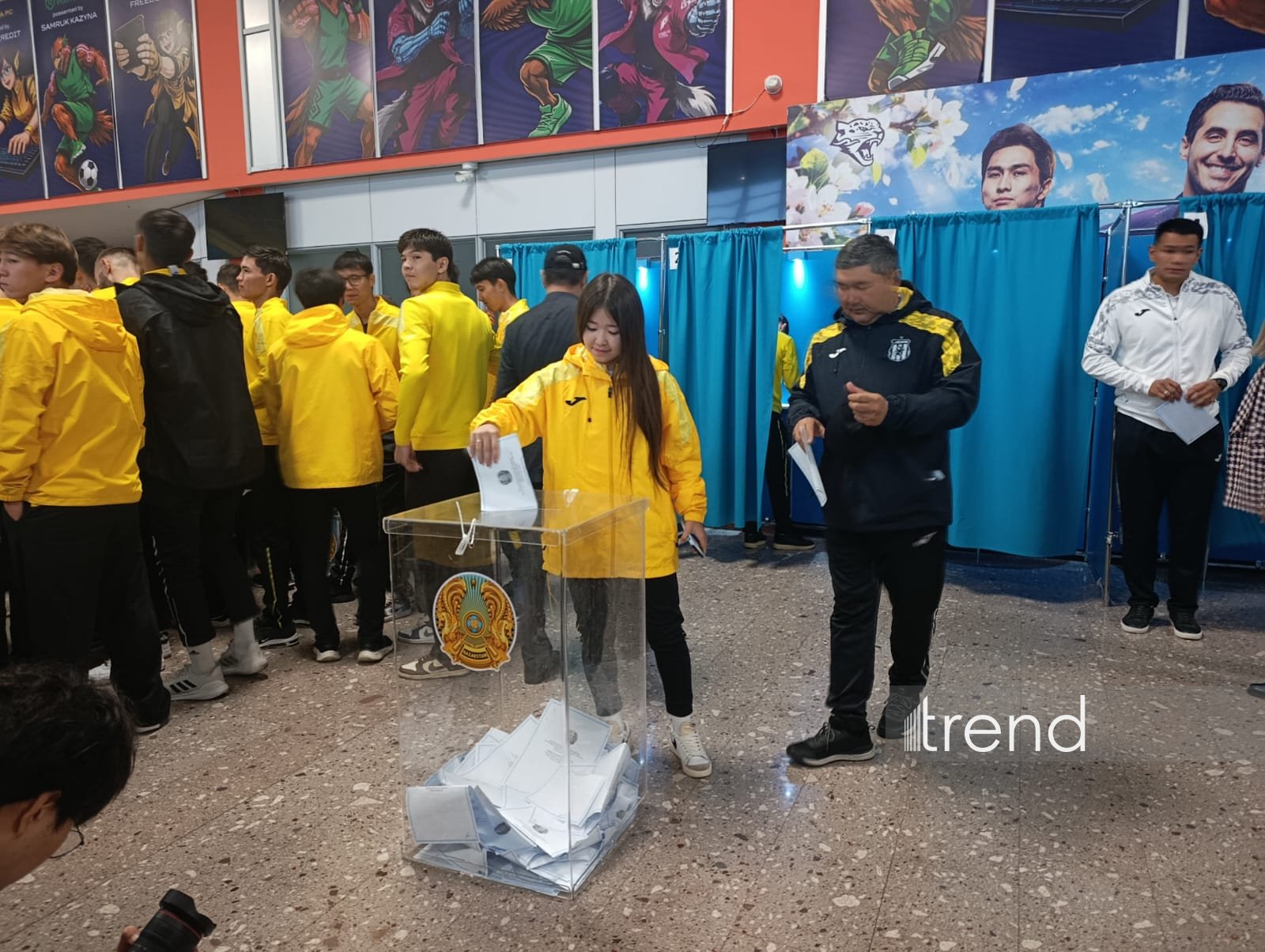 Astanada Kurultaya seçkilər üzrə səsvermə keçirilir (FOTO)