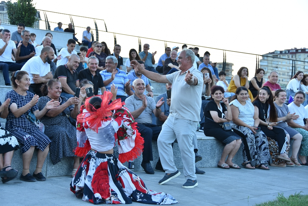 Bakıda axşam konsertləri təşkil edilib (FOTO)